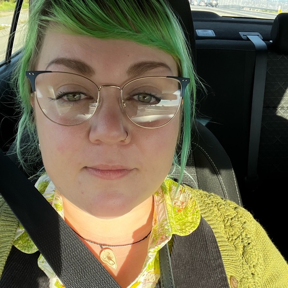 Meet your Posher, Claire - Picture 1 of 2